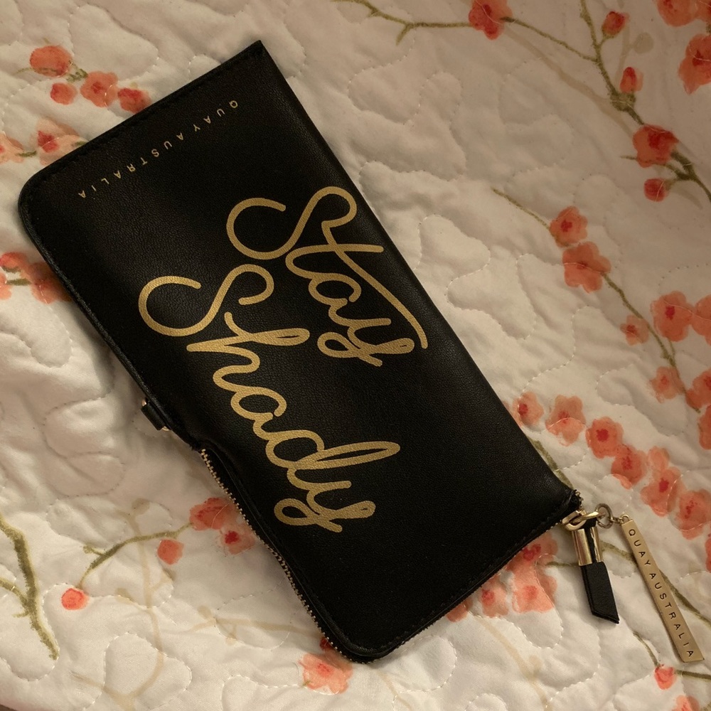 QUAY AUSTRALIA STAY SHADY SUNGLASSES CASE